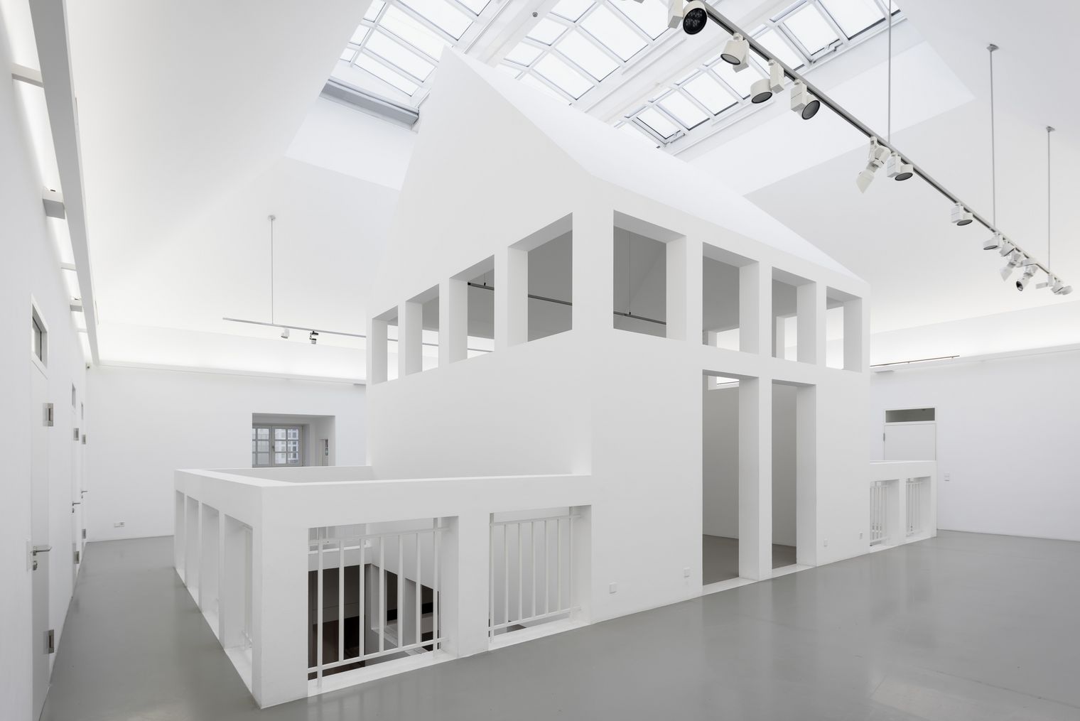 Ausstellungsraum mit Oberlicht im Deutschen Architekturmuseum Frankfurt