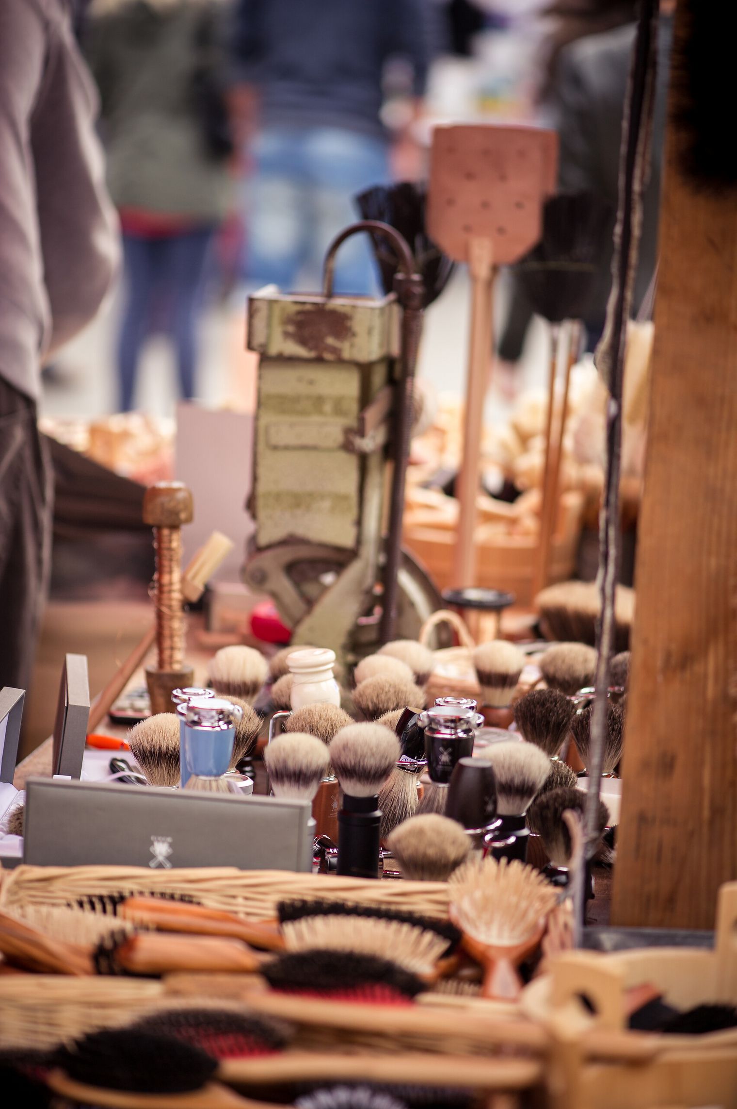 Pinsel an Marktstand beim Museumsuferfest Frankfurt
